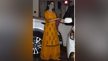 Sara Ali Khan ने सौतेली मां Kareena Kapoor से मिलने के लिए पहना बेहद सस्ता कुर्ता । Boldsky