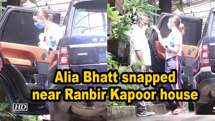 Alia Bhatt snapped near Ranbir Kapoor house