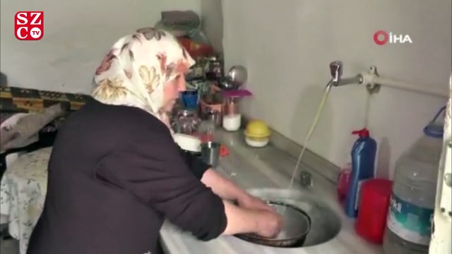 Evi yanan 76 yaşındaki Bülbül nine ahırda yaşam mücadelesi veriyor