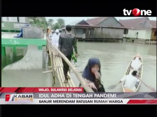 Warga Wajo Terjang Banjir untuk Salat Id