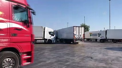 Tır sürücüleri bayrama ailelerinden uzakta girmenin burukluğunu yaşıyor - EDİRNE