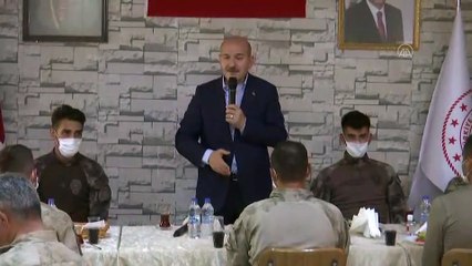 İçişleri Bakanı Süleyman Soylu Siirt Pervari Üs Bölgesi'nde görev yapan askerlerle bayramlaştı (2)