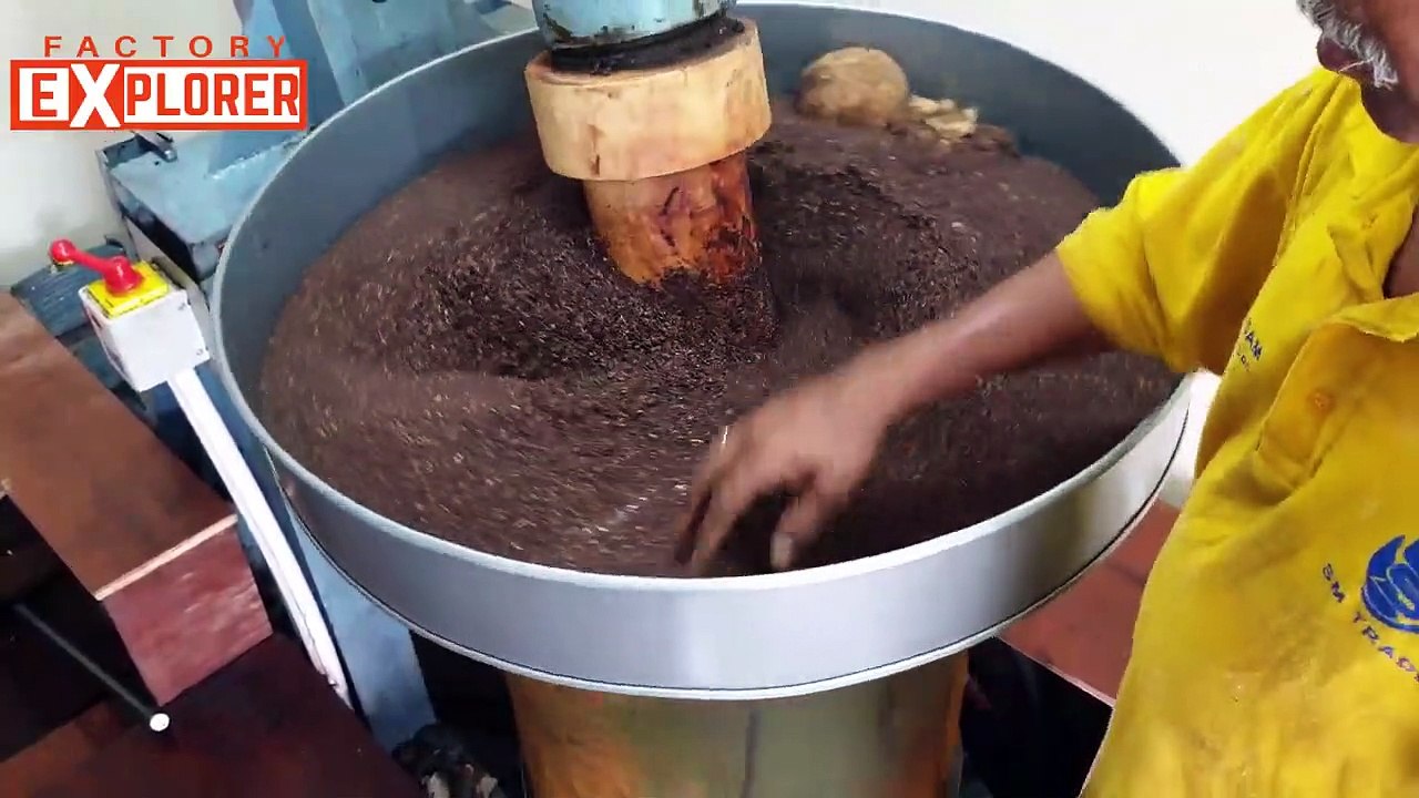 HOW Gingelly OIL is Prepared? Wood Pressed Oil | Chekku Ennai | Factory Explorer