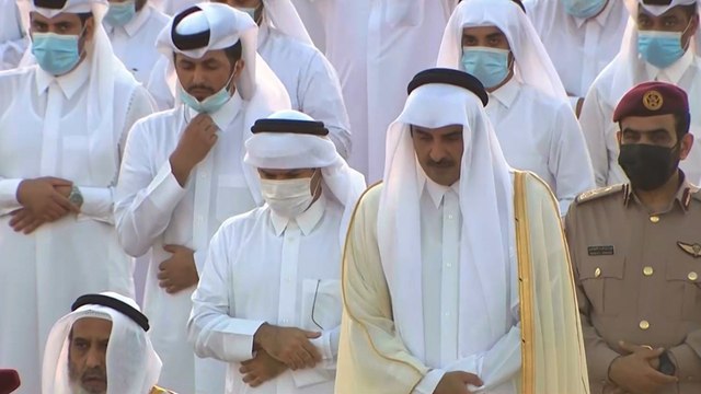 بعد تخفيف إجراءات كورونا.. آلاف المصلين يؤدون صلاة العيد في قطر