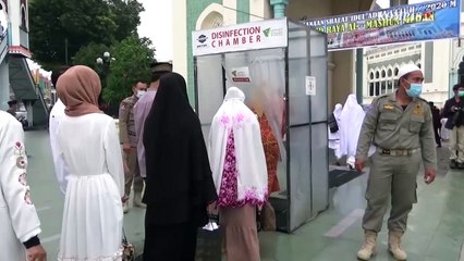 Video herunterladen: Seperti ini Penerapan Protokol Kesehatan Saat Shalat Idul Adha di Masjid Raya Al-Mashun Medan