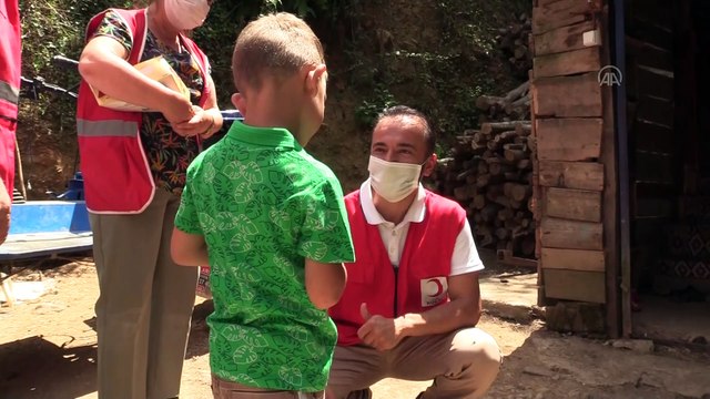 Türk Kızılay ekipleri çocuklara bayramlık hediye etti - KASTAMONU