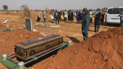 Un "tsunami" sobre los trabajadores funerarios de Sudáfrica