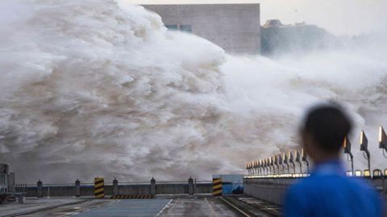 Trung Quốc: Gấp rút dồn lực đối phó đợt lũ lớn kỉ lục | VTC