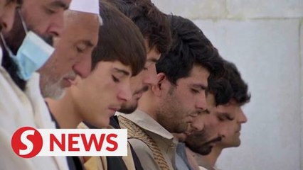 Muslims around the world observe Aidiladha