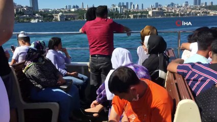 Şehir hatları vapurunda sosyal mesafe hiçe sayıldı