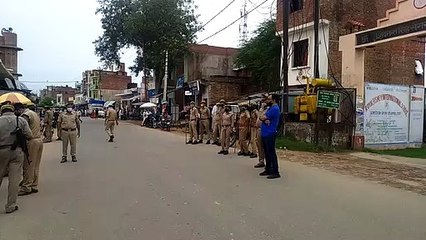 बकरीद के त्यौहार को मद्देनजर रखते हुए बकेवर पुलिस कस्बे का किया निरीक्षण