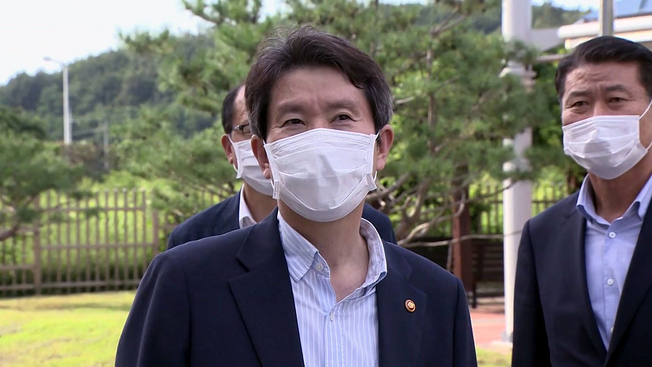 이인영 장관, 고성 제진역 방문 "금강산 관광 재개 방법 적극 모색" / YTN