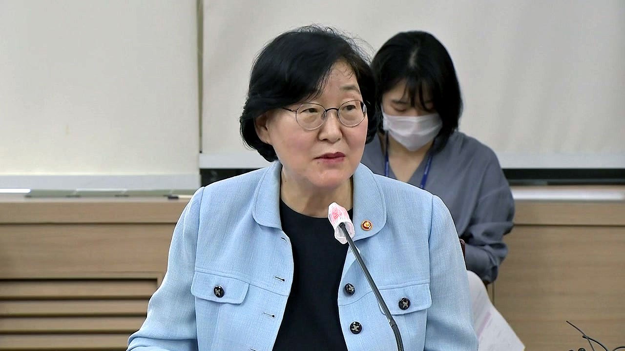 여가부 장관 "성폭력 피해자 안전하게 일하는 환경 만들 것" / YTN