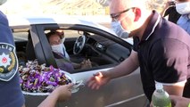 Vali Şimşek'ten sürücülere çikolatalı uyarı - NİĞDE