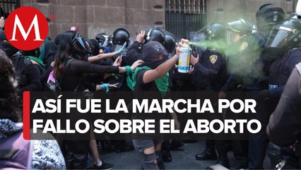 Mujeres protestan frente a SCJN a favor de la despenalización del aborto