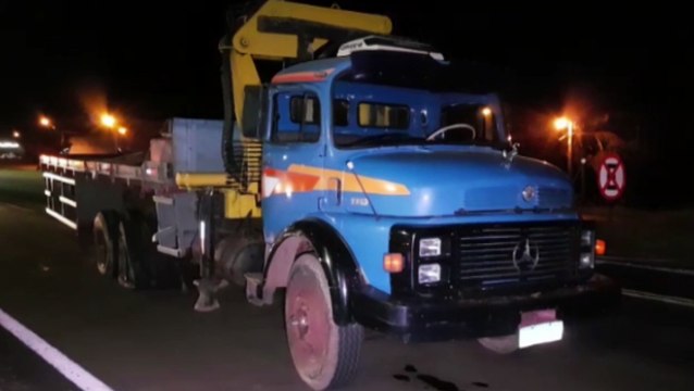 Caminhões se envolvem em colisão na rodovia BR-277