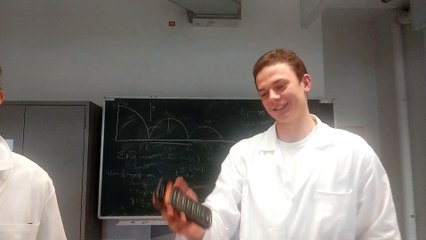 Binôme 1 - Oral en interaction -  Détermination avec un smartphone des hauteurs maximales atteintes par une balle entre deux rebonds