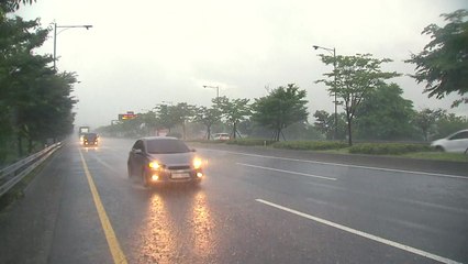 [날씨] 경기 북부 호우경보...수도권·영서 모레까지 250mm / YTN