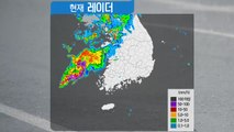 옮겨 다니며 '물 폭탄' 쏟아내는 비구름...지금은 어디에? / YTN