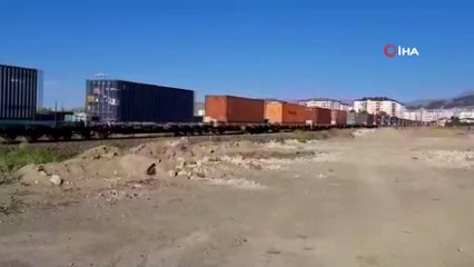 Çin'den gelen dev yük treni İzmit'te