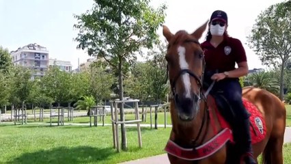 Atlı polisler Kadıköy sahilinde bayram denetimi yaptı - İSTANBUL