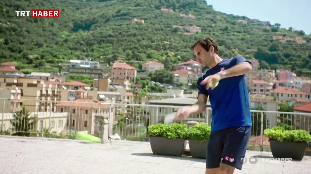 Terasta tenis maçı yapan komşulara Federer sürprizi