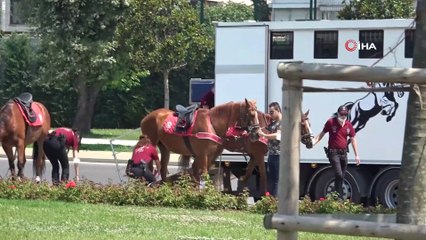 Bostancı sahilde atlı polislerden Kurban Bayramı denetimi