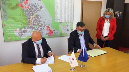 Blerim Kuçi e Ardian Gjini nënshkruajnë marrëveshje prej 400 mijë eurosh-Lajme