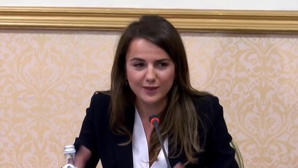 Télécharger la video: RUDINA HAJDARI PUBLIKON VIDEON BASHA GËNJEU SHQIPTARËT PËR LISTAT E HAPURA