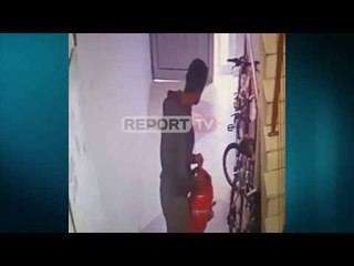 Pamjet nga Kamera sigurisë në Tiranë, i riu pret me darë xheniere kabullin dhe vjedh biçikletën