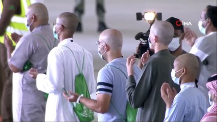 - Hacılar bayramın ikinci günü de şeytan taşladı