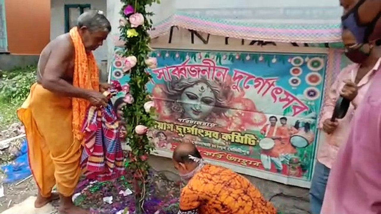 প্রয়াগ সার্বজনীন দূর্গা পূজার খুটি পুজো