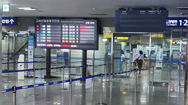 광명역에서 KTX 열차 고장으로 20분 지연 운행 / YTN