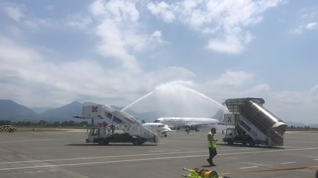 Ora News - Polakët pushime në Shqipëri, mbërrijnë tre chartera me turistë në Rinas