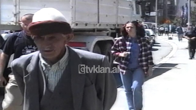 Pensionstet, te vetmit qe nuk paguhen ne Kosove (26 korrik 2000)