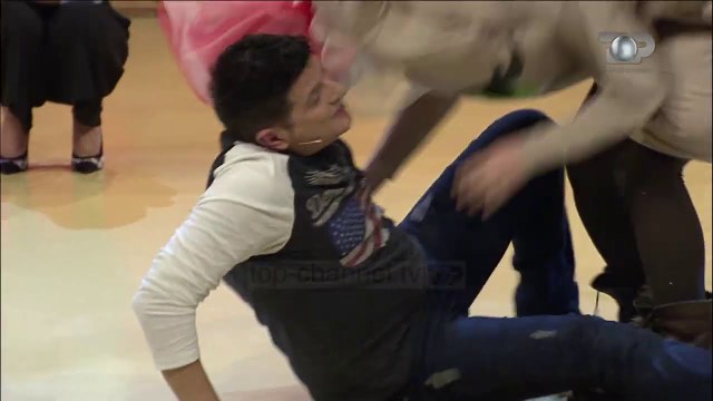 Nostalgji: Ermal Mamaqi “humbet kontrollin” në programin “E Diell”, rubrika Hakuna Patata