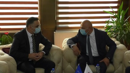 Rektori Nimani gjatë takimit me zv.kryeministrin Tahiri publikon projektin e kampusit universitar