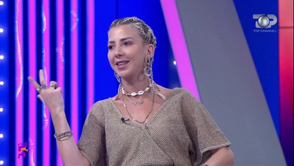 Çfarë imagjinate! Blogerja e njohur paska menduar pozën më të çuditshme me bikini