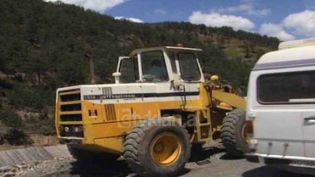 Fillojne punimet ne rrugen Durres - Kukes - (31 Korrik 2000)