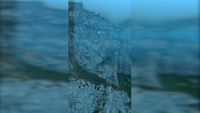 Helicóptero evacúa a un hombre con una posible fractura en el pie en Vega de Pas