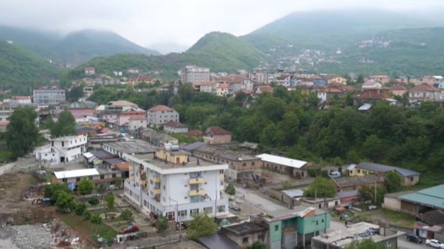 Top News - 4 raste pozitive/ Devoll, u infektuan në një varrim