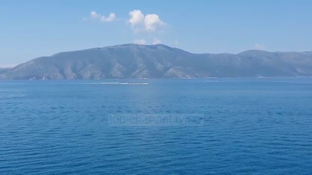 Prej tre orësh në ndjekje të një gomone të dyshimtë në Vlorë: Pa koment