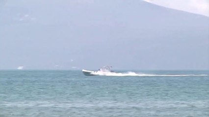 Ora News - Pesë orë “spektakël” në det, trafikantët “shfaqje” me gomone dhe “zhduken” në tokë