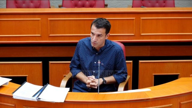 Top News - Pallatet e dëmtuara/ Tiranë, nisin dëgjesat publike