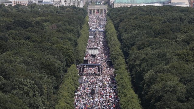 15.000 personas protestan en Berlín contra las medidas frente al coronavirus