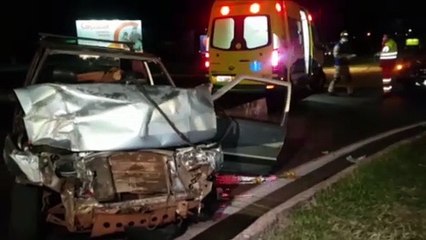 Uno tem a frente destruída ao se envolver em colisão no Trevo Cataratas