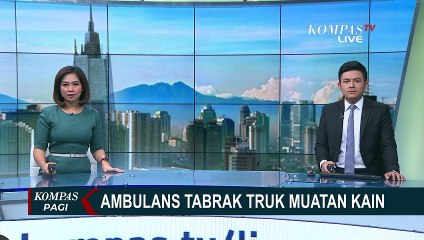 Diduga Ngebut, Ambulans Ringsek Tabrak Truk Muatan Kain