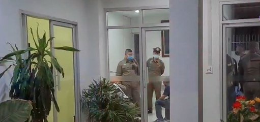 ฆ่าปาดคอคนดูแลอพาร์ตเมนต์ จ.นนทบุรี ชิงทองหนีลอยนวล