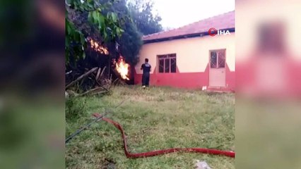 İtfaiyenin çabası orman yangınında daha fazla evin hasar görmesini engelledi