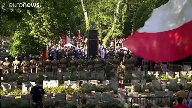La Polonia celebra l'anniversario della Rivolta di Varsavia. In piazza contro il totalitarismo